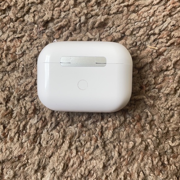 AirPod Pros Charging Case - Picture 2 of 4